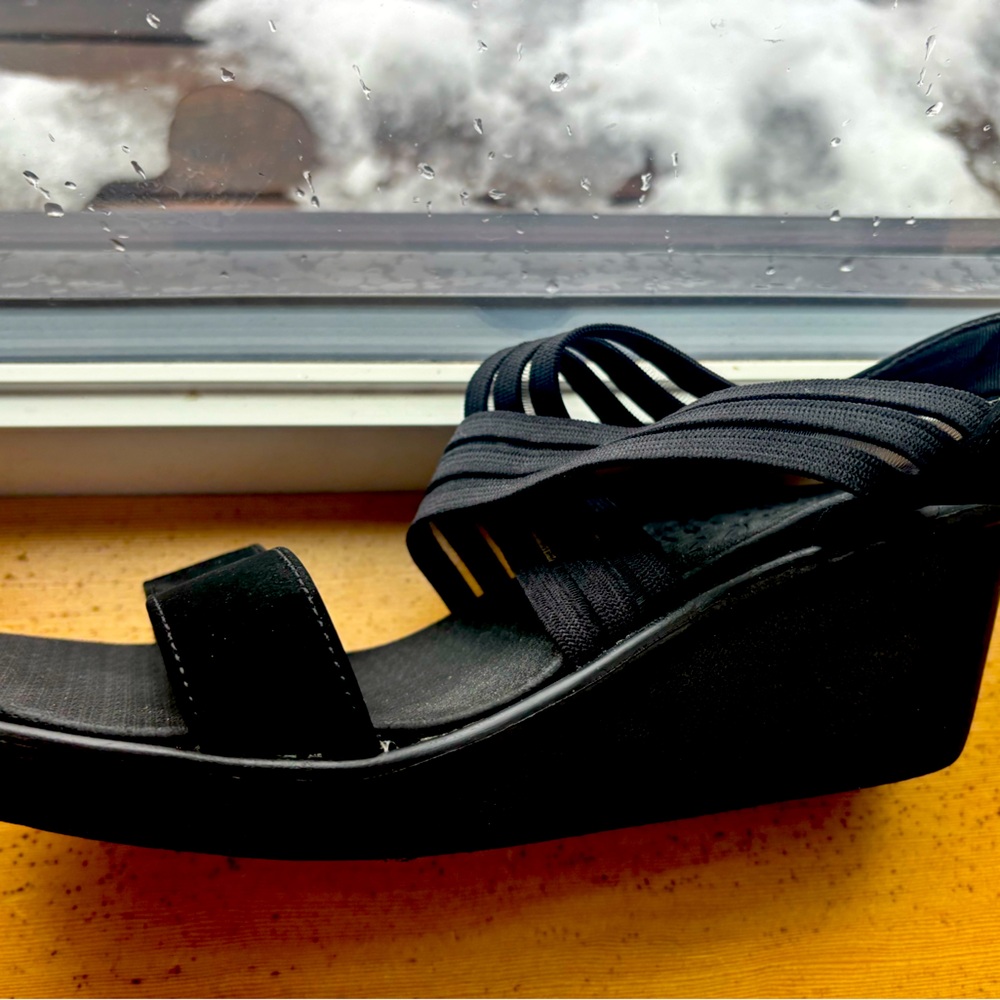 Criss cross stretchy comfy foam core sketcher wedges